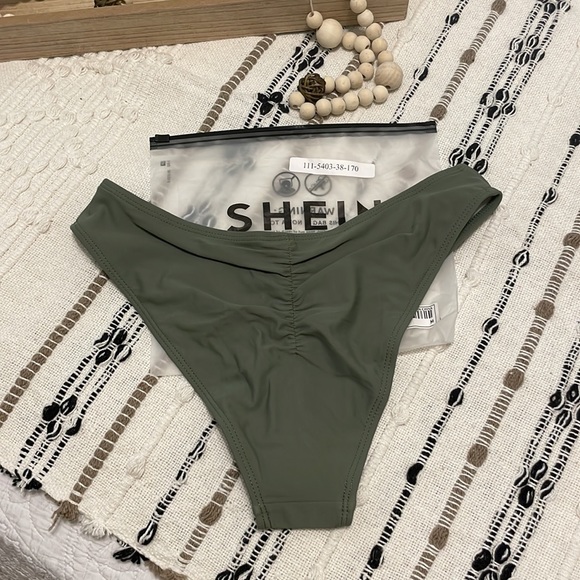 Swim bottoms - Picture 3 of 5